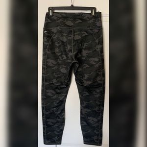 Fabletics High-Waisted Camo PowerHold 7/8 Capri